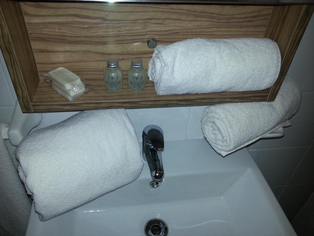 New Arapey Hotel Montevideo Phòng bức ảnh